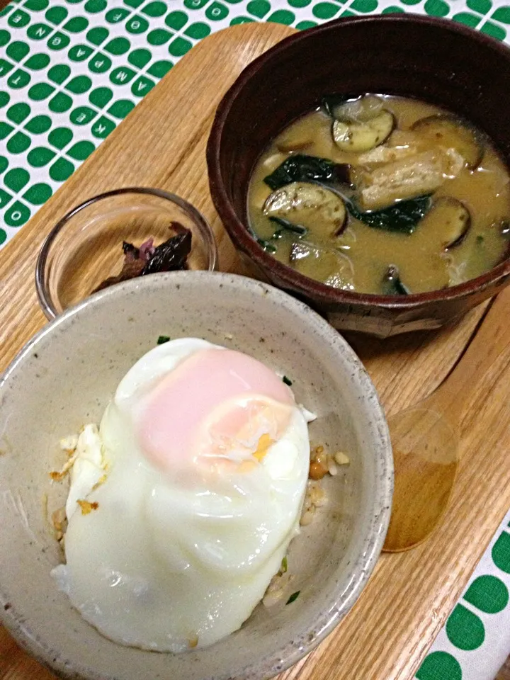 生ハム納豆目玉焼き丼&味噌汁☆|くうさん