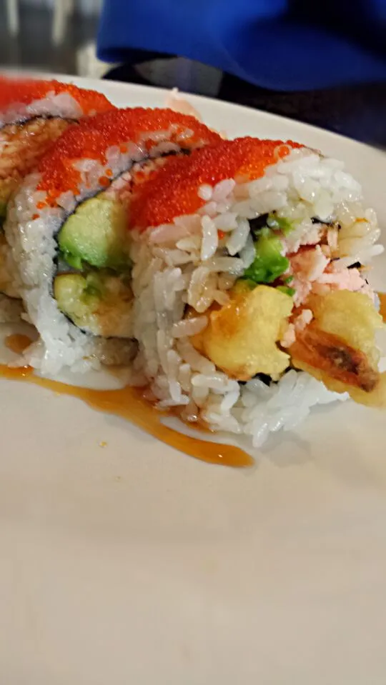 Snapdishの料理写真:tobiko shrimp tempura avocado cream cheese crab|Christine Leeさん