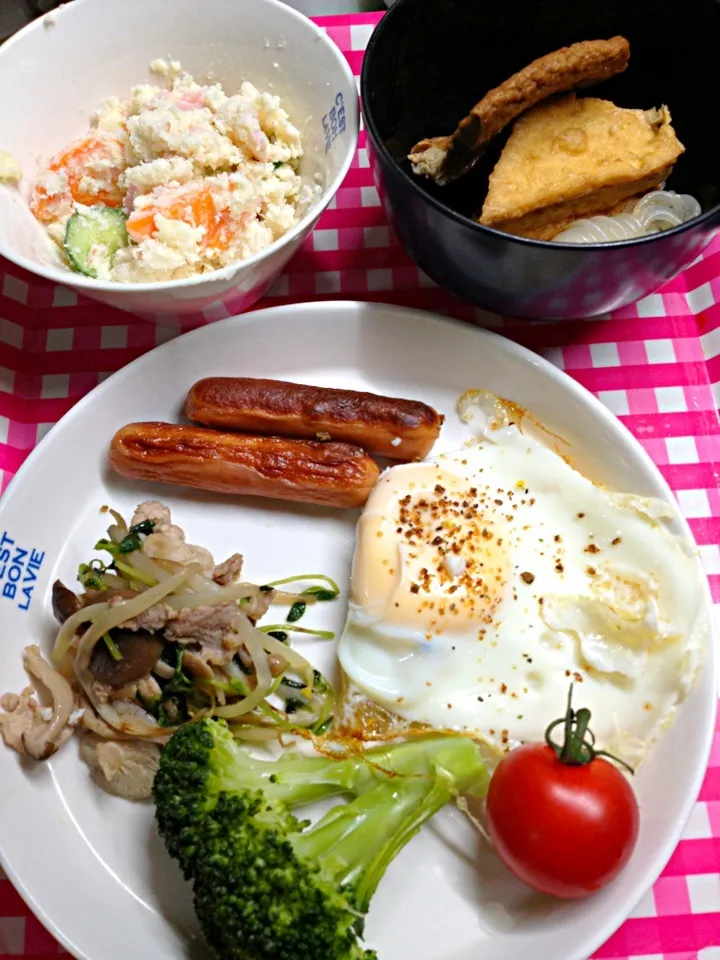 ７時朝ごはん。余裕のあるときに、たっぷり食べておきます。|ハルさん