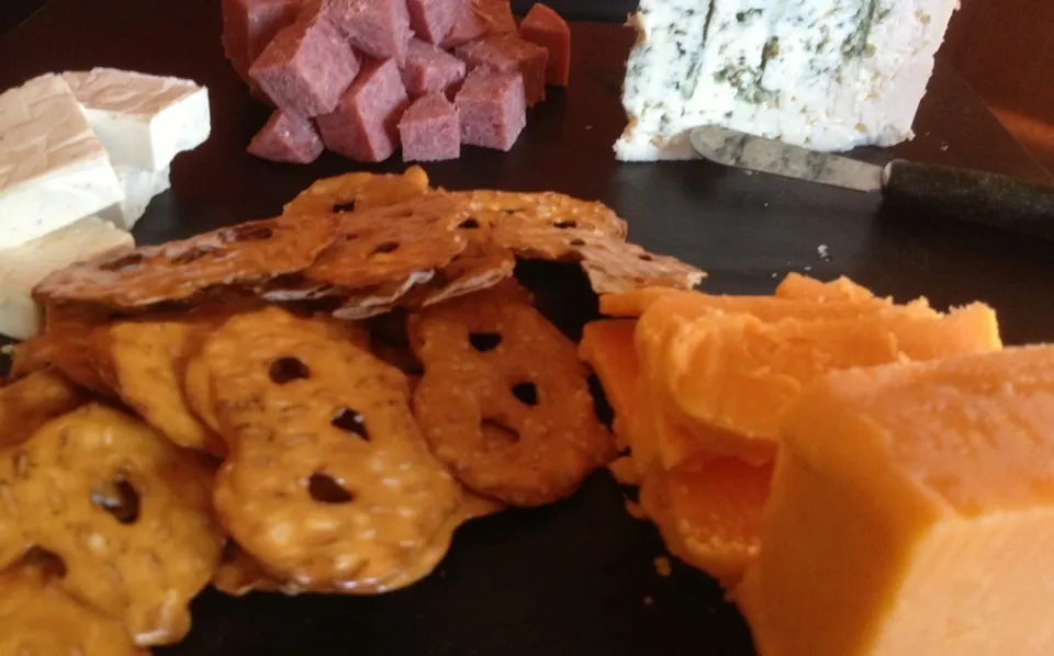 Gourmet Cheese and Crackers|peggy waldonさん