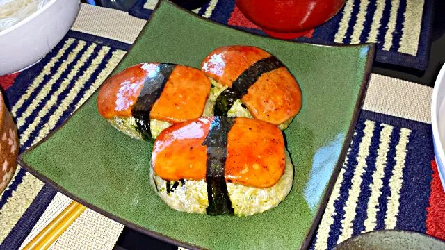 spicy spam musubi with furikake and picled daikon|maymayinloveさん