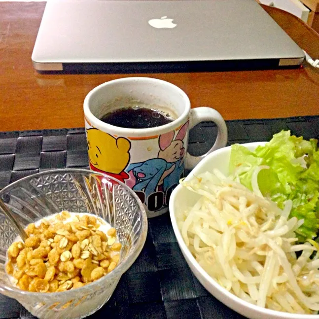 もやしミックスサラダ&蜂蜜シリアルヨーグルト☕|マニラ男さん