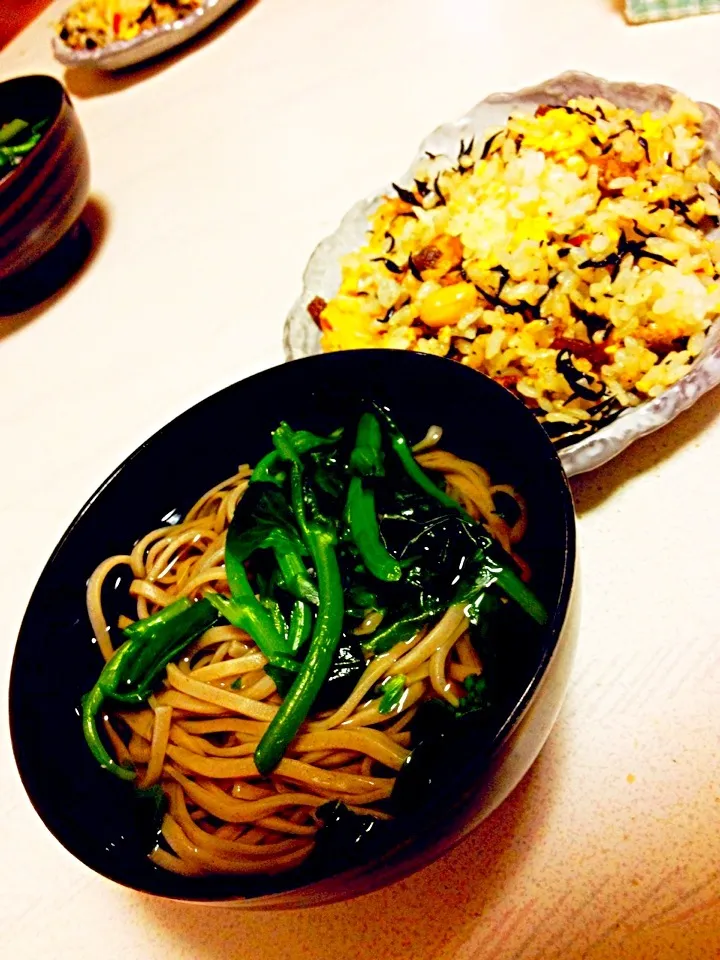 お蕎麦とヒジキ炒飯。|りんさん