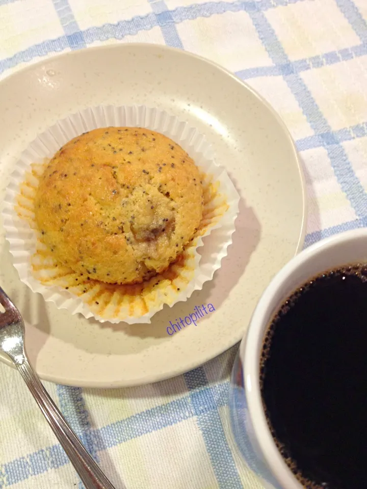 Coffee break with a banana poppy seeds muffin|chitopilitaさん