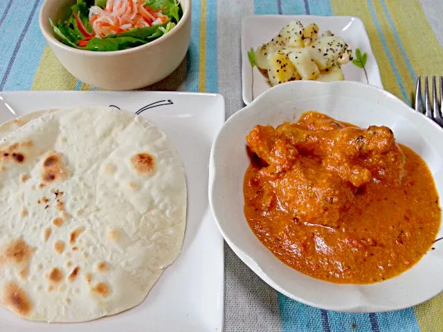 130916 今日のひるめし　バターチキンカレー、バジルポテト、サラダ、チャパティ|EUREKAさん