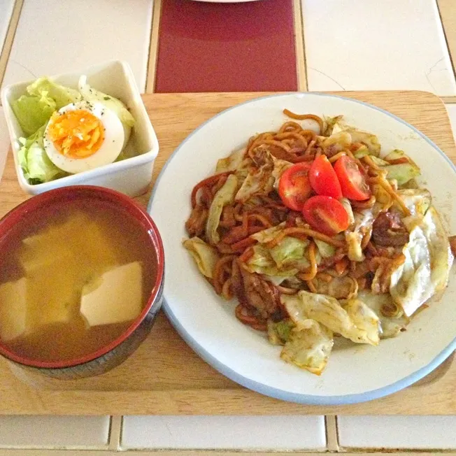 トマト焼きそば☆茹で卵サラダ☆お味噌汁(*^o^*)|とまこ(*^o^*)さん