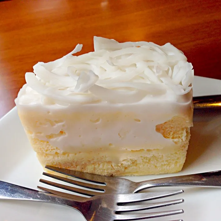 Coconut soft cake|Nattharak Dilokpitthayarathさん