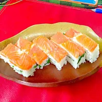 Snapdishの料理写真:スモークサーモン押し寿司さ|Junji Kinamiさん