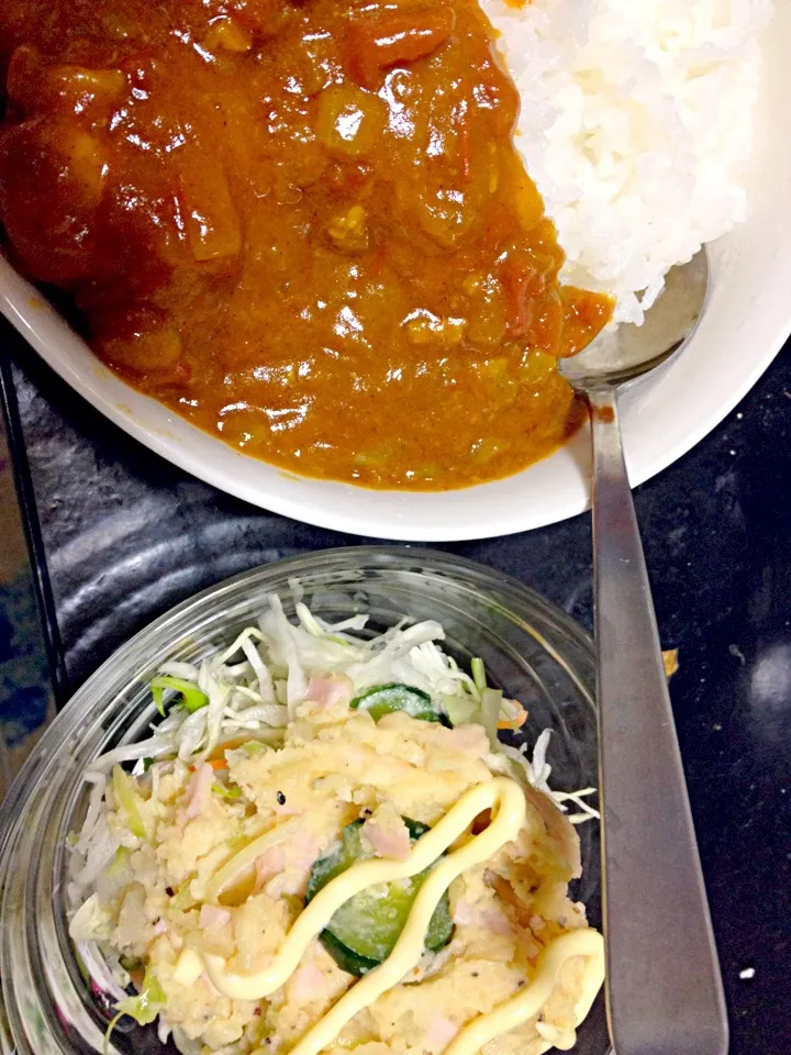 トマチキカレーとゴマダレポテトサラダできたよ(つ･ω･)つ|akoさん