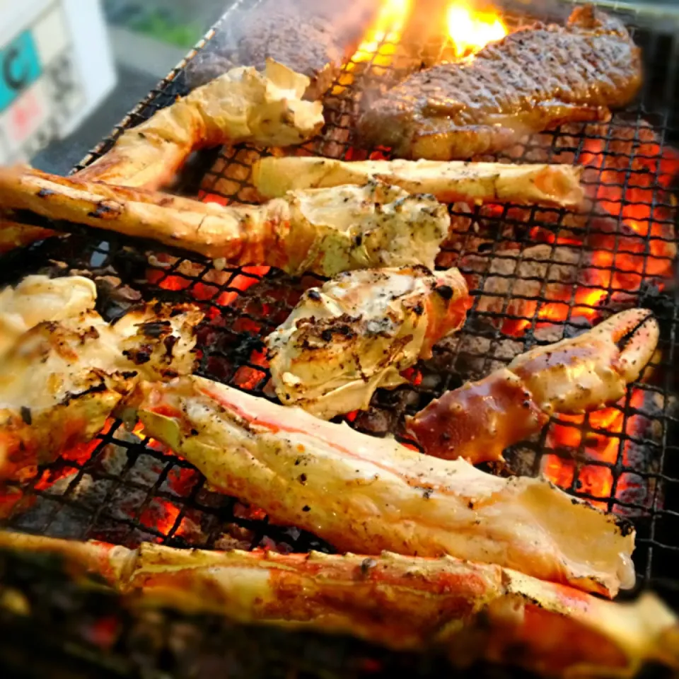 Snapdishの料理写真:実家でBBQ 焼きタラバ＆ステーキ☆|みつなち☆さん