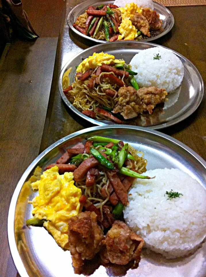 Snapdishの料理写真:スパム焼きそばwithトロトロ卵❤作ったけど、足らんからwタブ炭プレート三兄弟の晩飯〜いとぉちゃん！旨旨ありがと〜´◡`|いよこ🍻さん