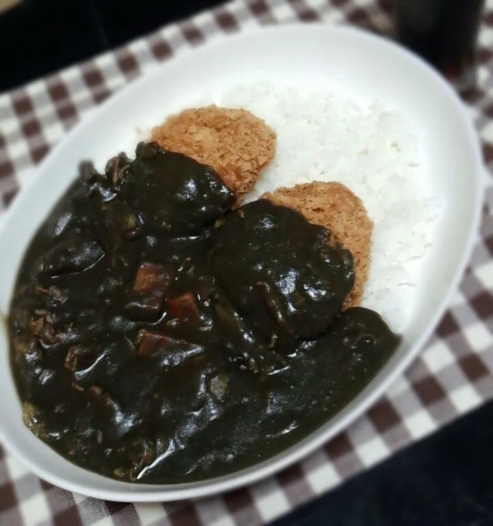 Snapdishの料理写真:黒い豚カレー|平原知宏さん