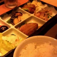 やよい軒　彩り定食690円|シミズマキさん