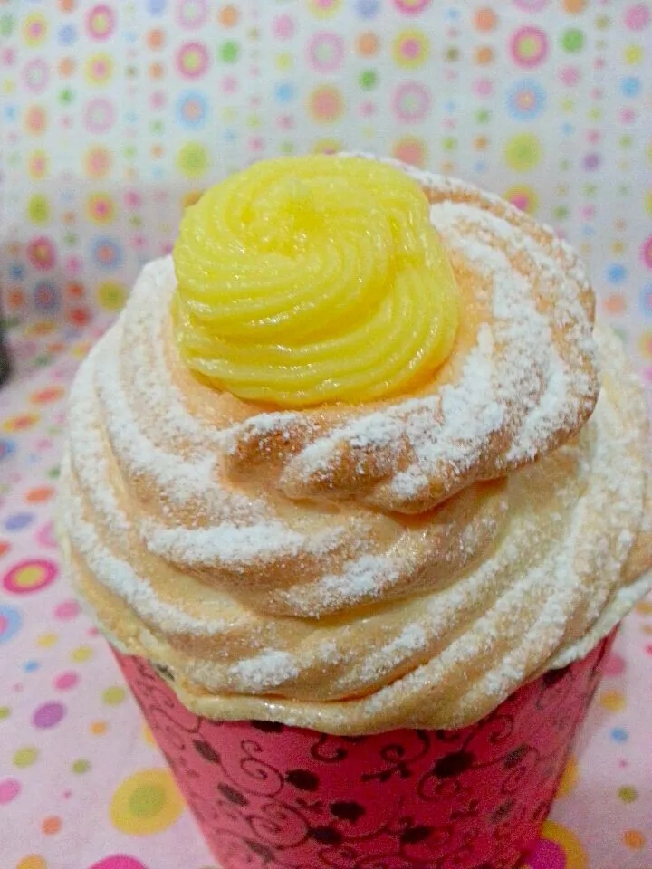 Snapdishの料理写真:braso de mercedez cupcake :)|crystal santosさん