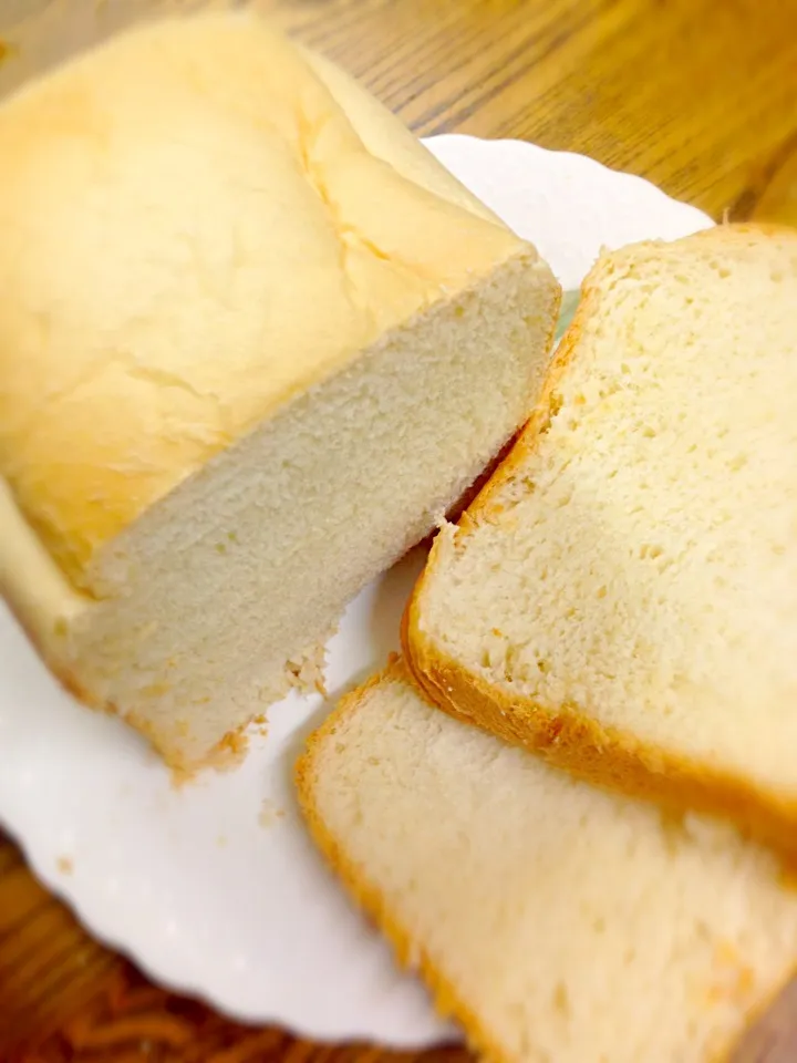 Snapdishの料理写真:ホームベーカリーでミルク食パン！|ちえさん