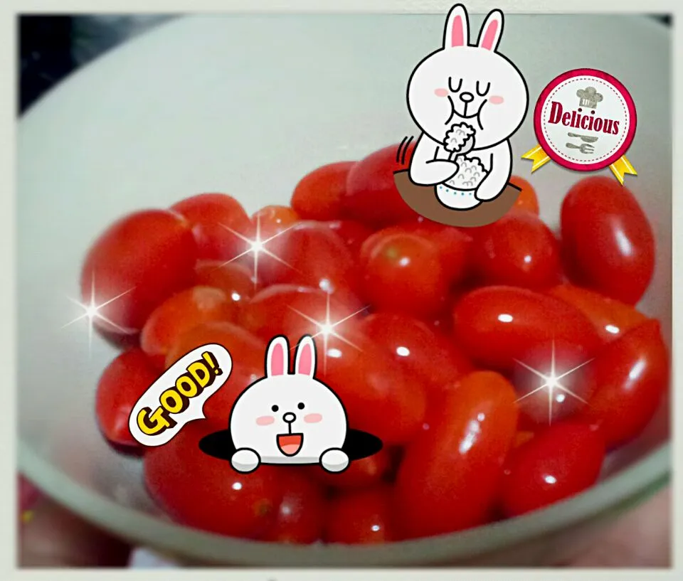 my favorite (^_^ )    ..  fresh tomato + salt|ChomChuanChim (ชมชวนชิม)さん