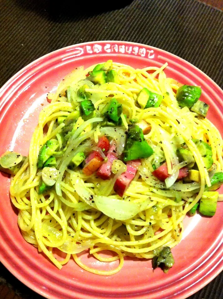 アボカドとベーコンのパスタ|ゆきぶぅさん