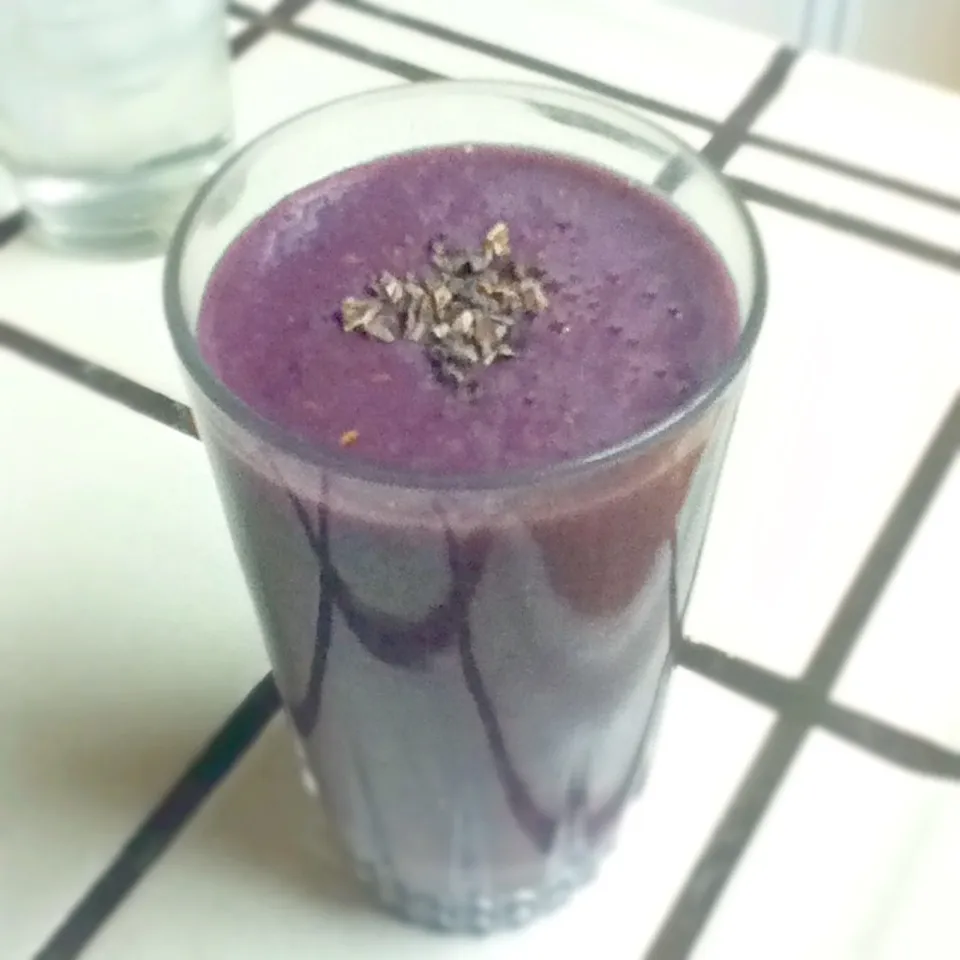 Healthy breakfast banana & berry smoothie|Sai linさん