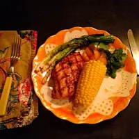 Grilled chicken with grilled scallions, corn, lime, and cilantro. Oh, and yellow cherry tomatoes. :)|nayo satterleeさん