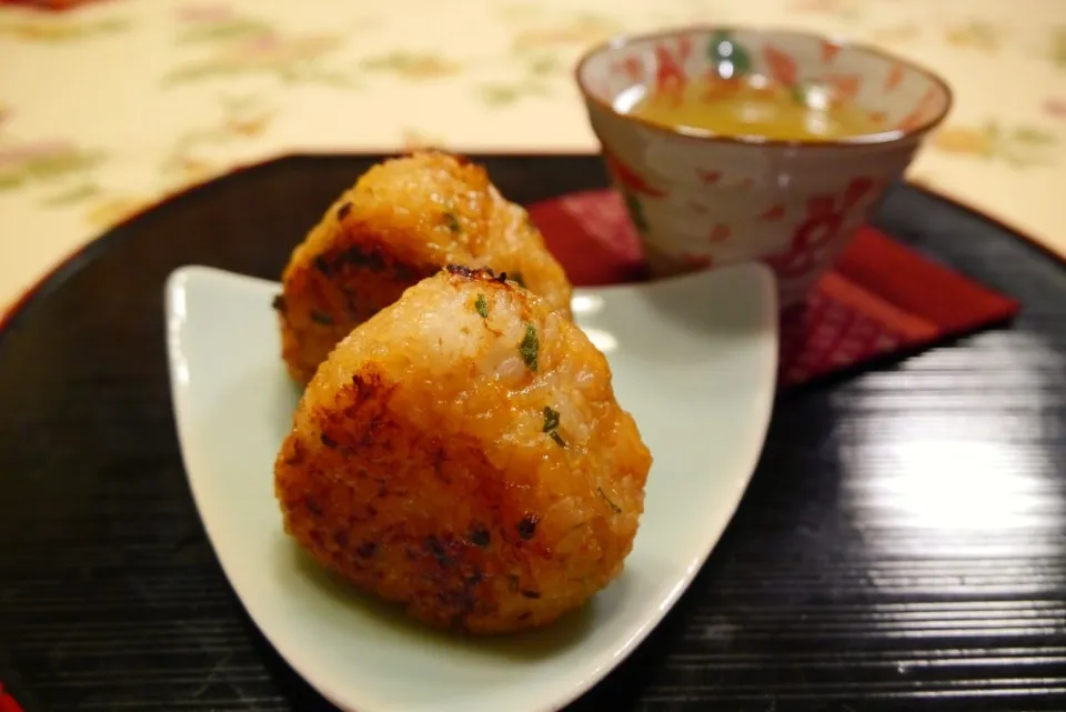 🍀ひろ🍀さんの めちゃ旨♡焼きおにぎり♡もう冷凍は買わないで〜^ ^を作りました🎶|メイスイさん