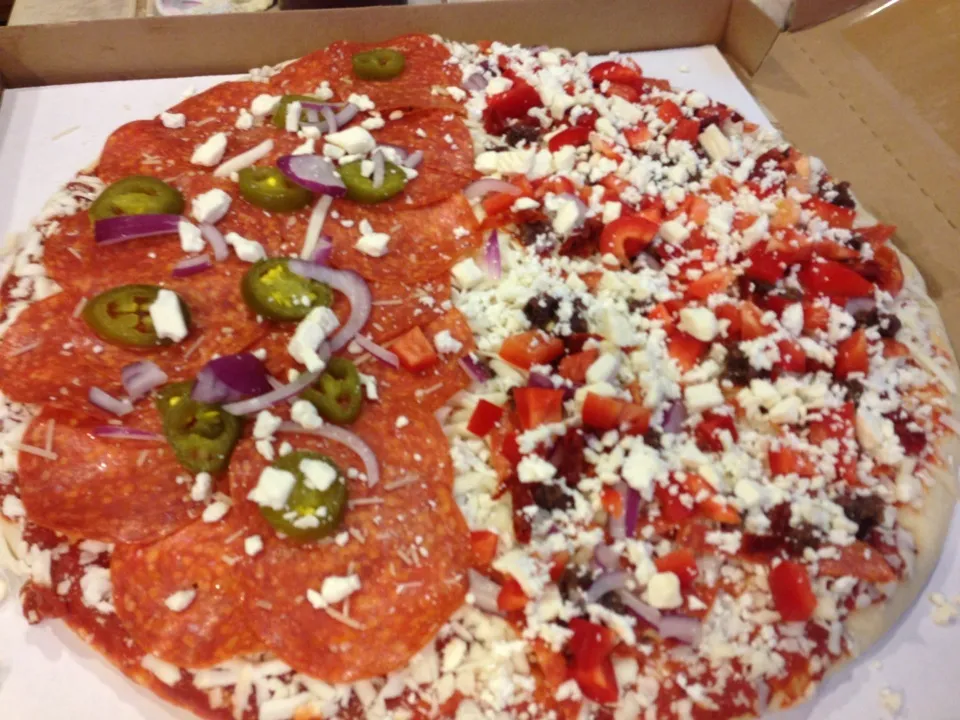 1/2 feta, jalapeño  and 1/2 goat cheese red pepper and onion!|David McGuireさん