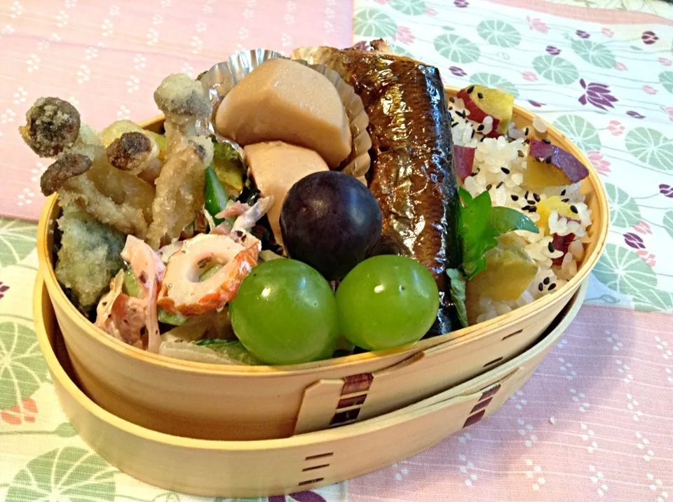 Snapdishの料理写真:秋刀魚と秋の味覚弁当|nonnoさん