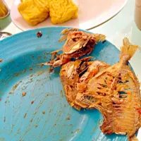 Snapdishの料理写真:Ikan Asin Gereh Pethek + Sambel Terasi Bawang|Retti Syafrianiさん