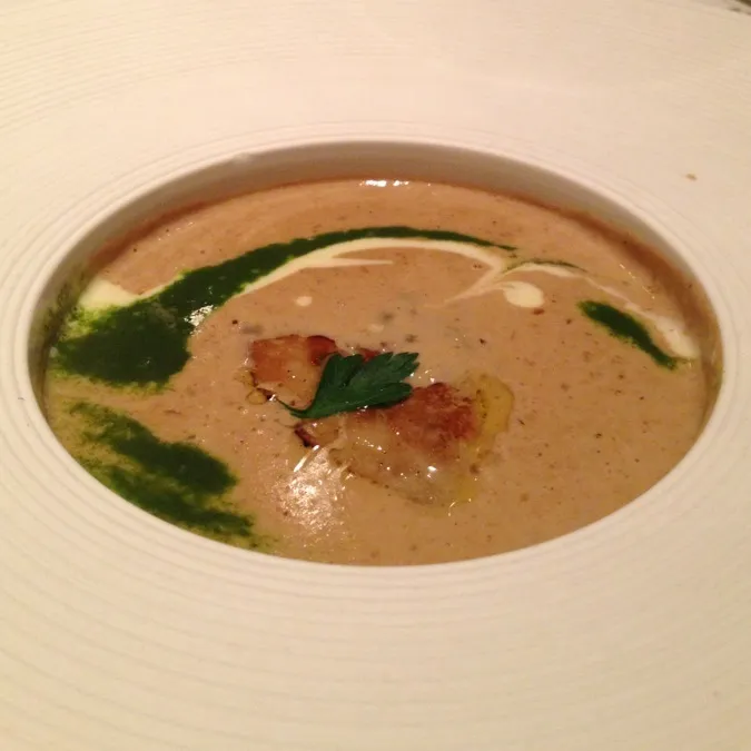 porcini soup with pan-fried duck liver, garlic cream and parsley coulis|Mei Meiさん