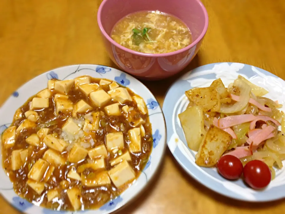 Snapdishの料理写真:麻婆豆腐、ジャーマンポテト、クノールのふかひれスープ♪|yukaさん