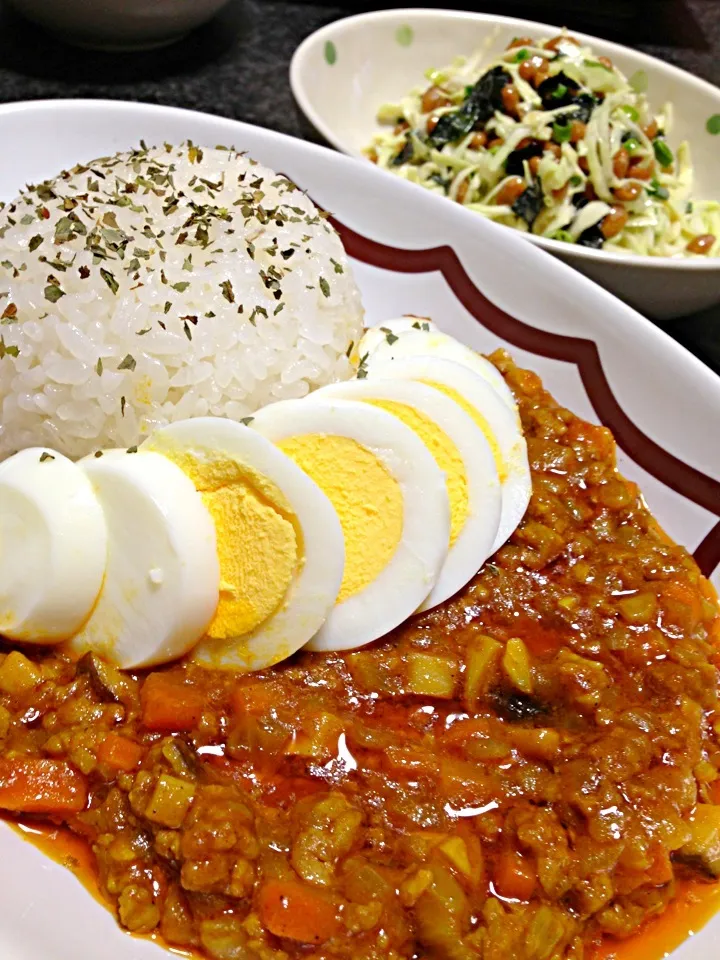 キーマカレー・キャベツと納豆の和風おつまみサラダ|がぁがさん