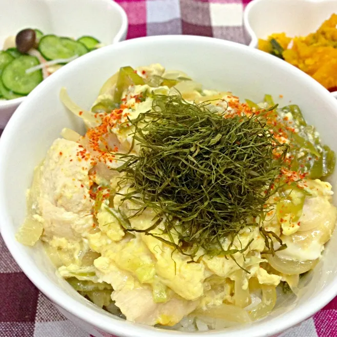 Snapdishの料理写真:親子丼、きゅうりの塩麹きのこ和え、かぼちゃ煮|carinさん