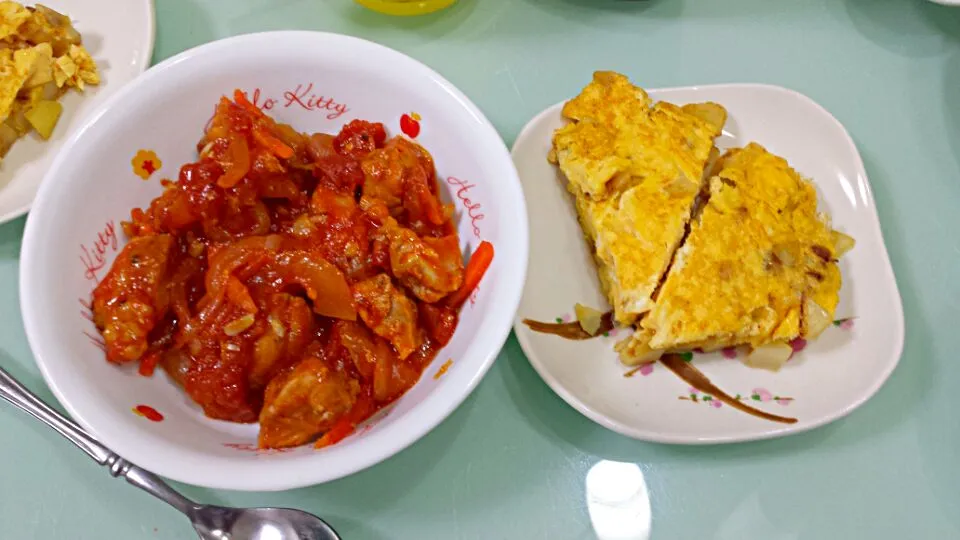 チキンのトマト煮とスパニッシュオムレツ|Rie Kusakabeさん