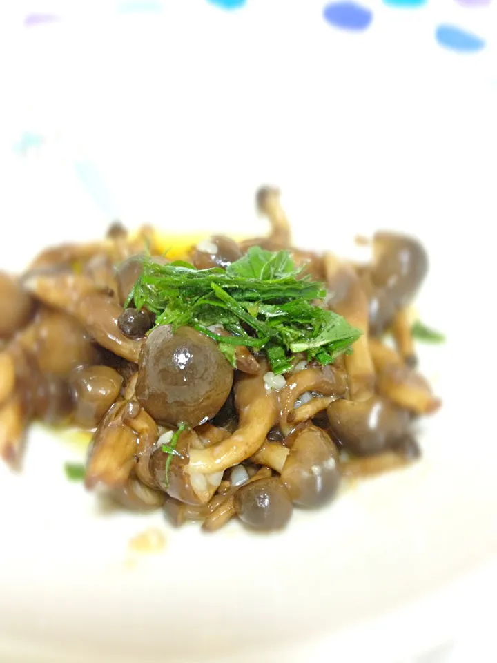 直樹さんのまねっこdeしめじのハーブオイル漬けのバルサミコ風味塩麹和え|meguさん