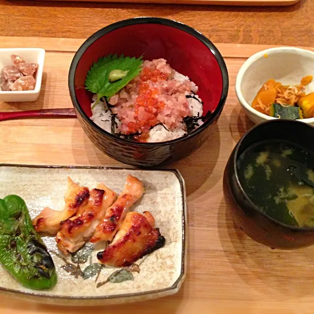 鳥のゆず味噌焼き、ネギトロいくら丼、かぼちゃの海老ジャコ煮、マロングラッセ|りなさん