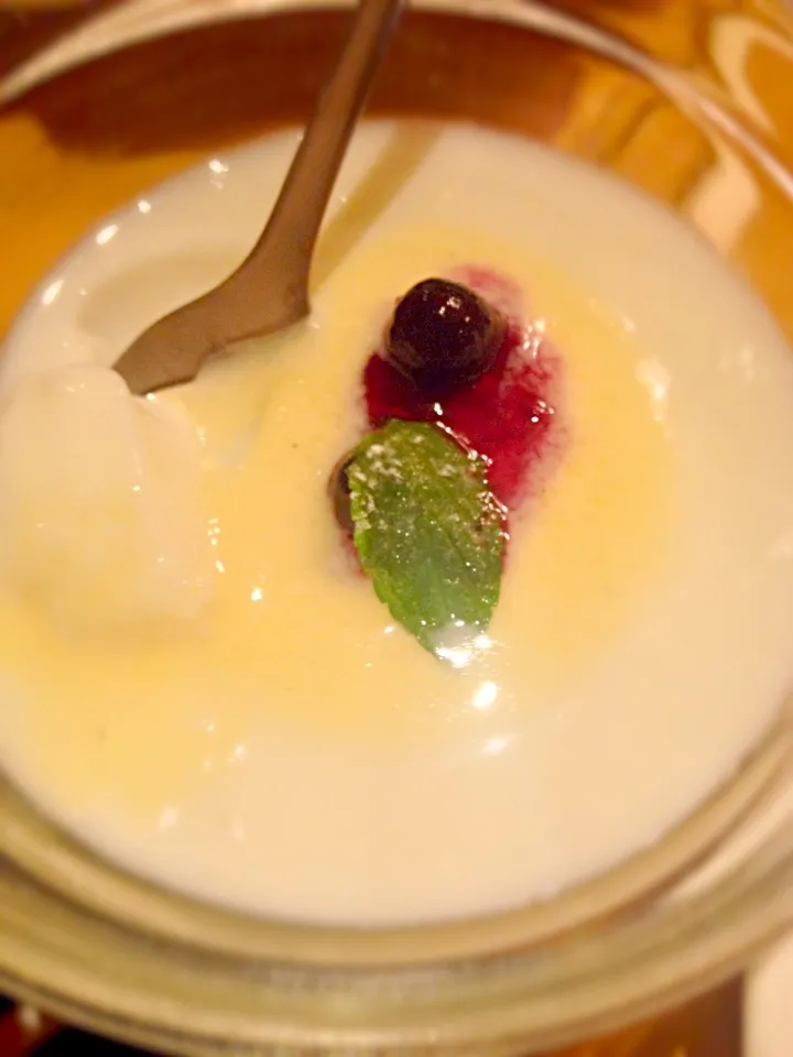 Todays Dolce: Tofu jelly (with 🍒cherry on top) 🍬本日のドルチェ杏仁豆腐|Pixie Dustさん