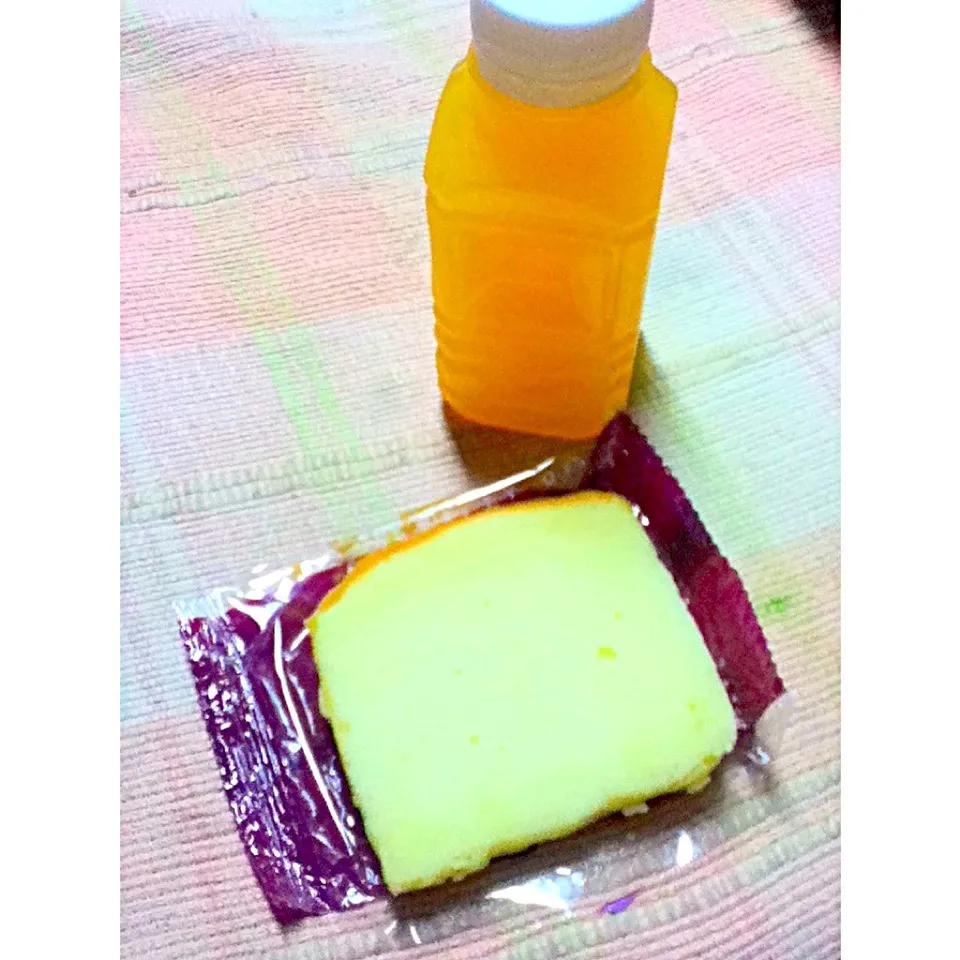 Snapdishの料理写真:Orange and butter cake|Kushtykkooさん