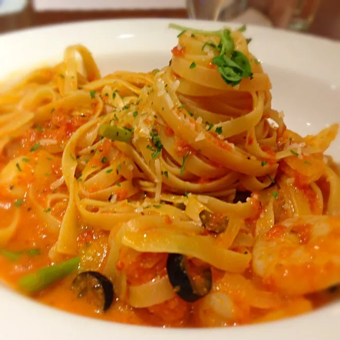 Tomato shrimp and asparagus pasta.|xiaobowさん