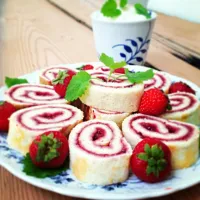 Snapdishの料理写真:Raspberry Roll|ida guldhammerさん