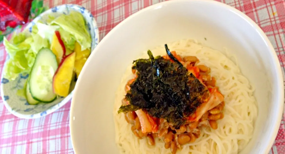 あったか韓国風キムチ納豆そうめん、根菜サラダ、|ゆりさん