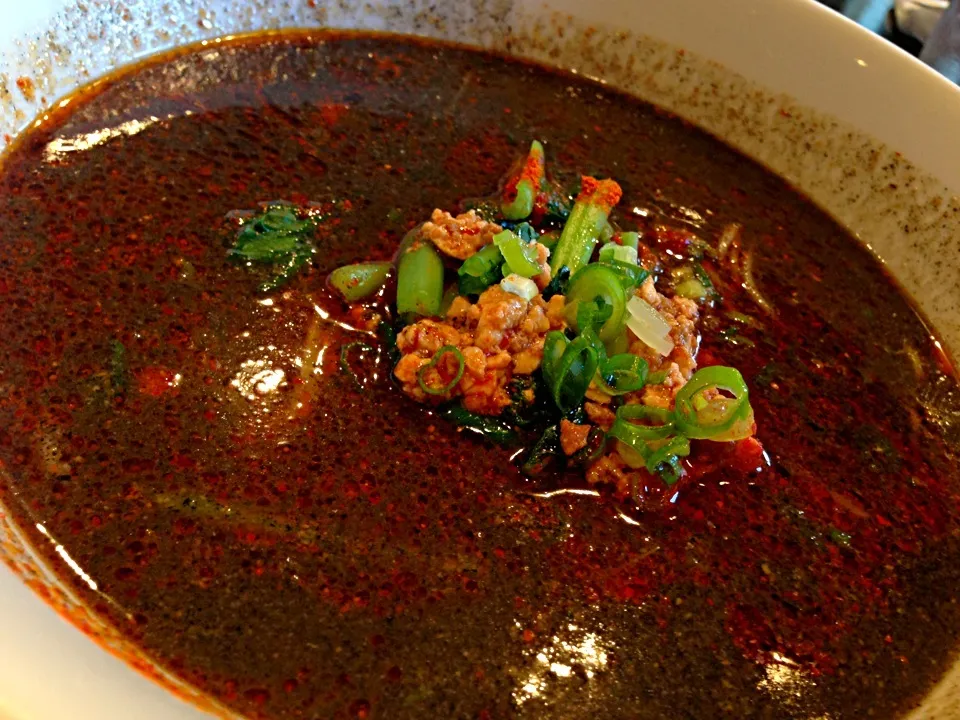 黒胡麻担々麺。酸辣湯麺の方がええなぁ。|たけうちさん