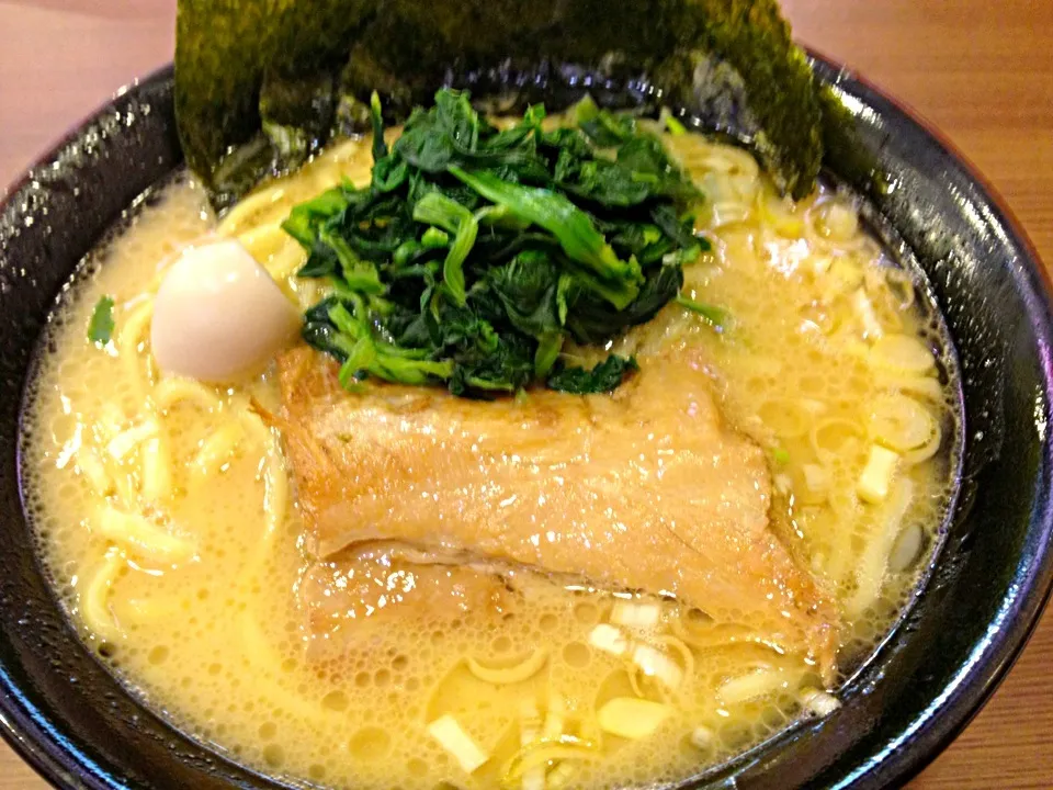 豚骨醤油ラーメン 家系|ヒロさん