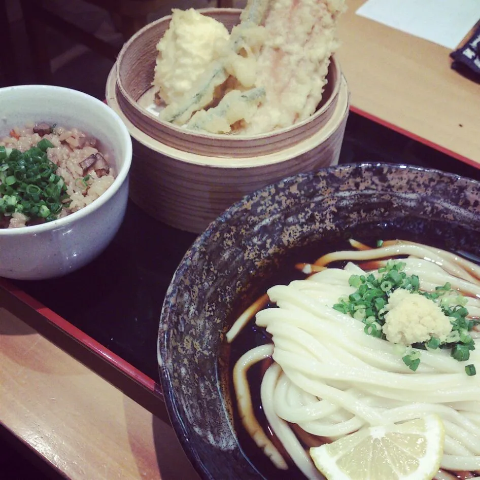 大阪 釜たけうどんのちく玉天ぶっかけとかやくごはん|cookingパパ五郎さん