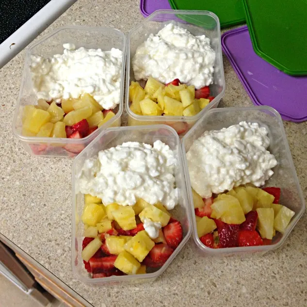 Cottage cheese and fresh fruits|gofitlifeさん