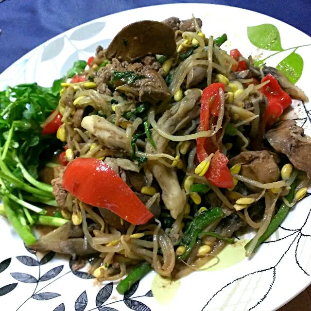 鶏レバーと豆モヤシの炒めもの|ふぃるまめんとさん