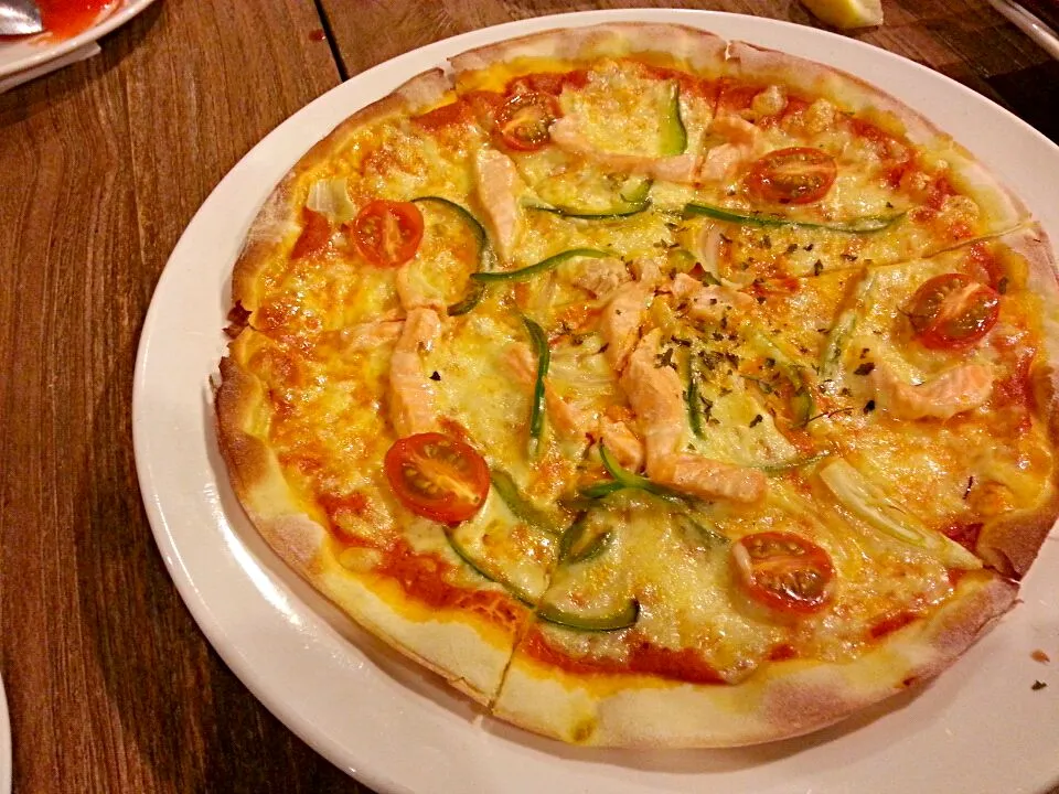 salmon piZza 
carnivora bistro|Jun Kiさん