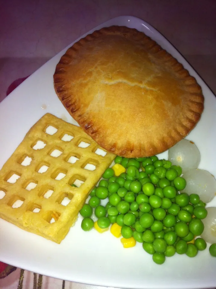 Local butchers steak pie with waffle and peas|Emma Proe Was Duncalfさん