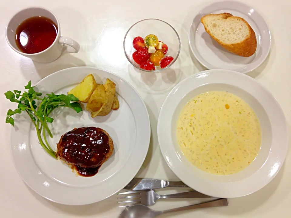 Hamburg steak, Corn Soup, Tomato Salada|RUIさん