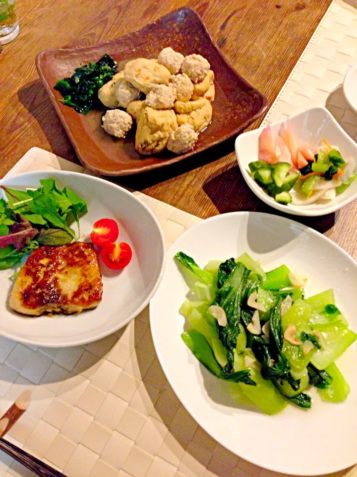 Snapdishの料理写真:カジキの塩糀カレーソテー🐟がんもと塩糀鶏肉団子の煮物💛青梗菜のガーリック炒め🍀お漬物|まみりんごさん