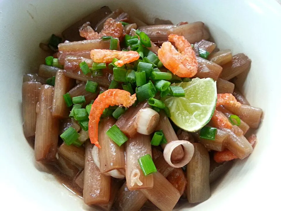 Snapdishの料理写真:ผัดสายบัวกุ้งแห้ง...
Stir fried lotus stem with dry shrimp|ครัวอิอ้วน... Chubby Cookさん