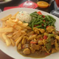 Snapdishの料理写真:Chicken curry|samantha doutchさん